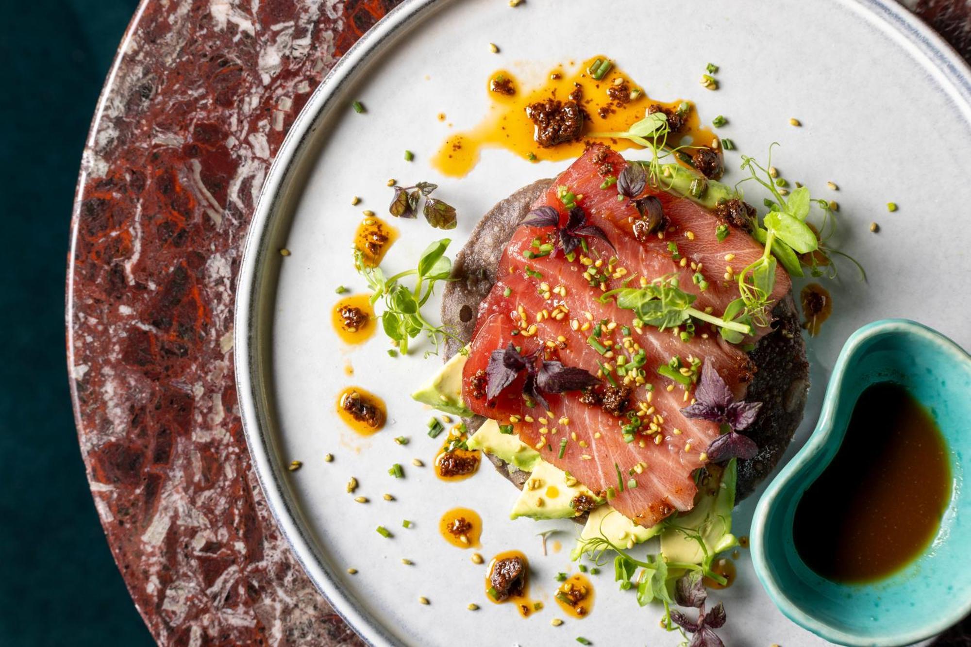 Ace Hotel Kyoto Ngoại thất bức ảnh Salmon sashimi